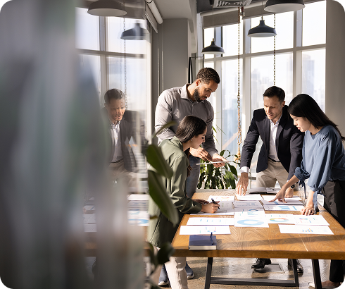 Medewerker werkt aan businesscontinuïteitsplan